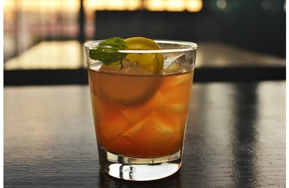 ginger smash cocktail