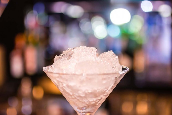 https://bevvy.co/articles/wp-content/uploads/2015/09/ice-cocktail-glass-web-690x460.jpg