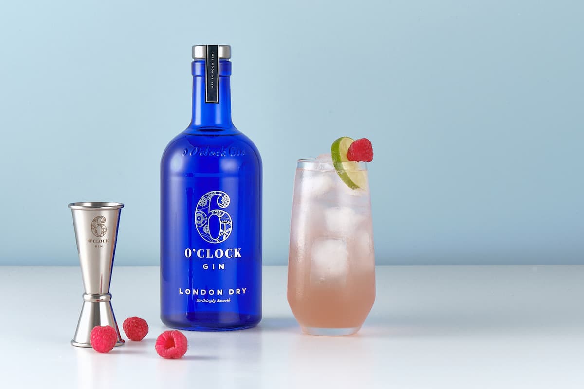 6 o'clock gin bottle with cocktail and raspberries