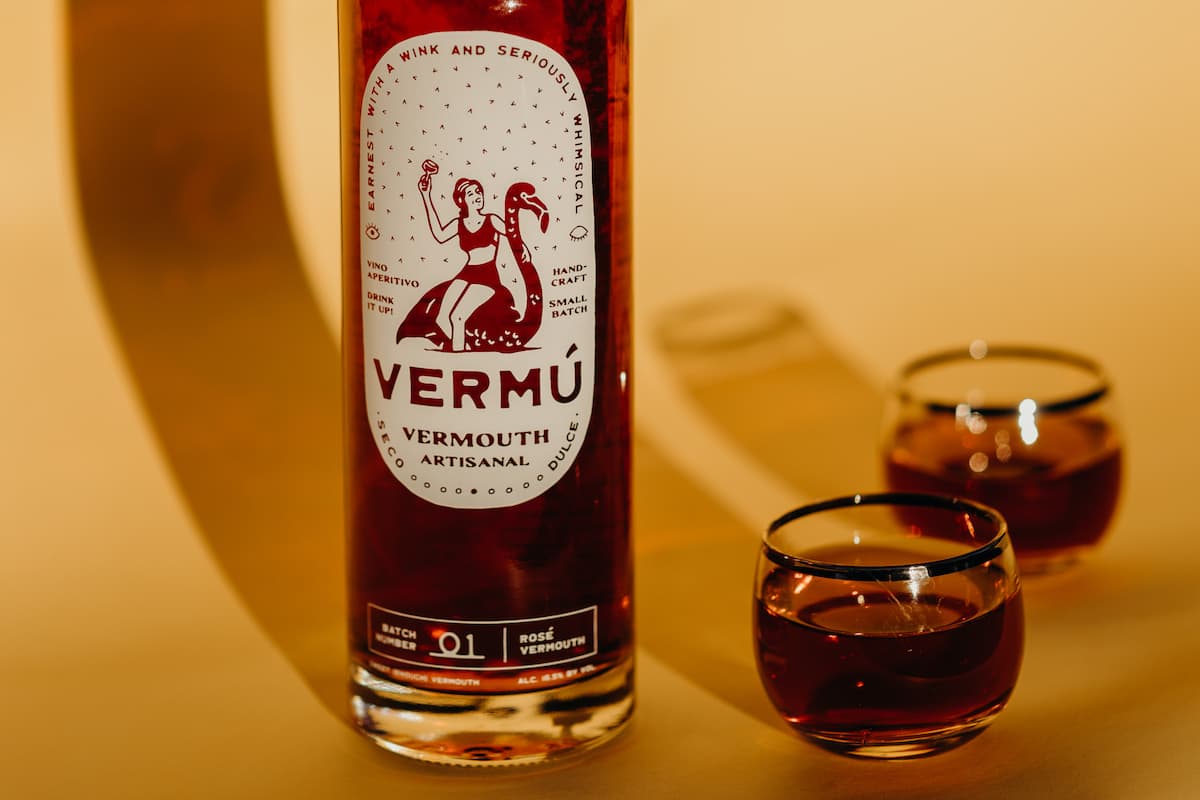 vermu rose vermouth bottle with two glasses